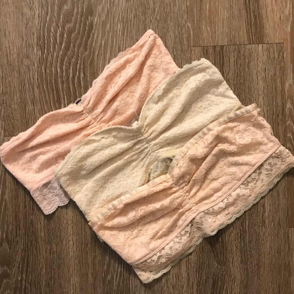 Size M/ L 2 for $4 Aerie Lace Strapless Bralettes!